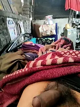 Snapshot of crazyxy12 chatting on February 14, 8:22 am crazyxy12 online show from February 14, 8:22 am