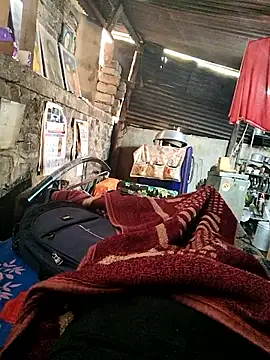 Snapshot of crazyxy12 chatting on February 17, 7:05 am crazyxy12 online show from February 17, 7:05 am