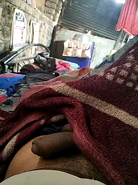 Snapshot of crazyxy12 chatting on February 21, 6:36 am crazyxy12 online show from February 21, 6:36 am