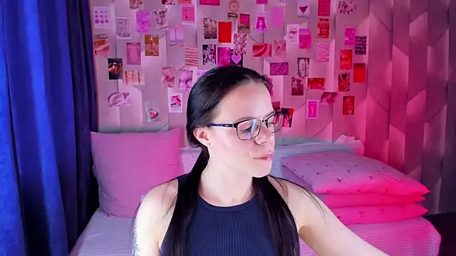 Alanna Pow online show from April 19, 3:06 am