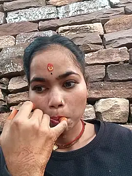 Sunali Bendre online show from April 14, 12:38 am