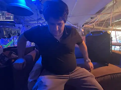 ctguybj online show from May 30, 7:33 pm