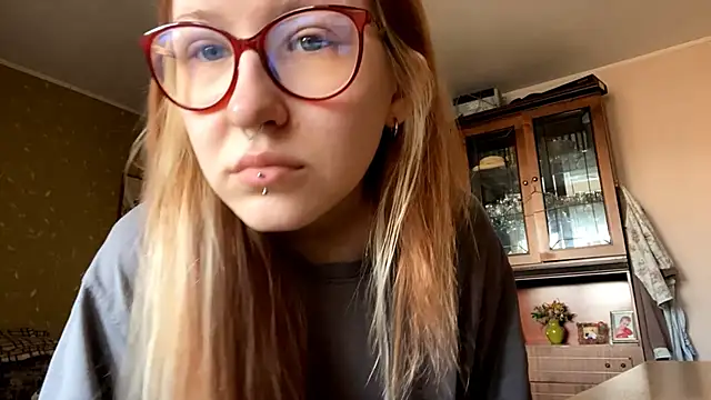 LaureenVielma online show from April 8, 7:30 am