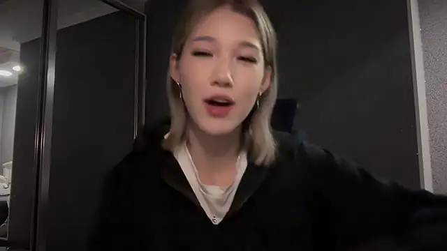 lilXdomiii online show from March 23, 6:56 pm