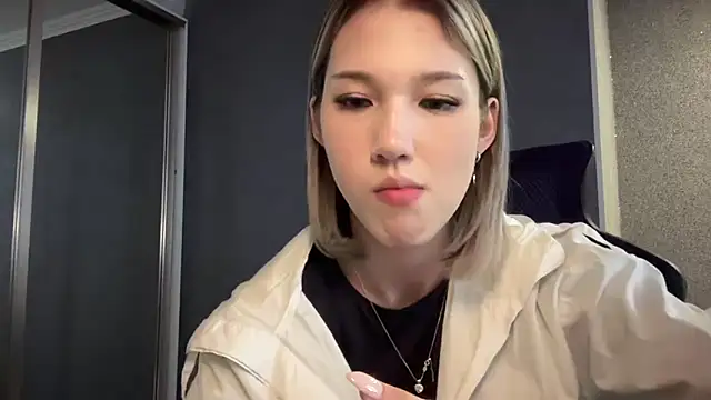 lilXdomiii online show from April 1, 10:38 am