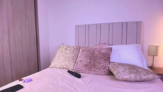 Anna-Lynn online show from April 17, 1:41 am