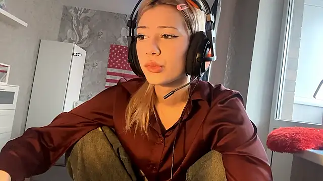 LadyFoxLove online show from February 17, 11:18 am