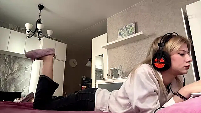 LadyFoxLove online show from March 5, 11:39 am