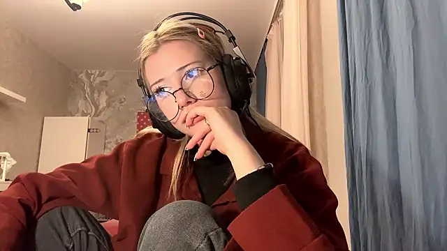 LadyFoxLove online show from March 7, 4:37 pm