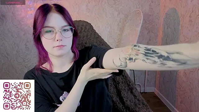 Julia Anis online show from April 22, 1:08 am