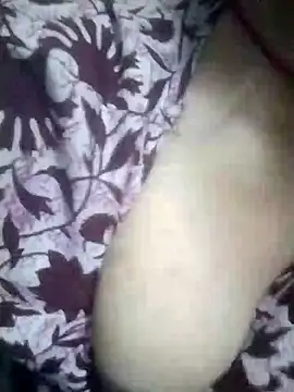 Julilodhi8695 online show from April 16, 7:14 pm