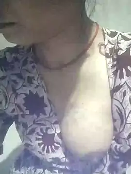 Julilodhi8695 online show from April 16, 9:39 pm