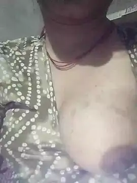 Julilodhi8695 online show from April 19, 7:38 pm