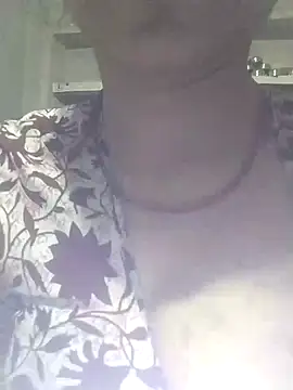 Julilodhi8695 online show from April 20, 8:54 pm