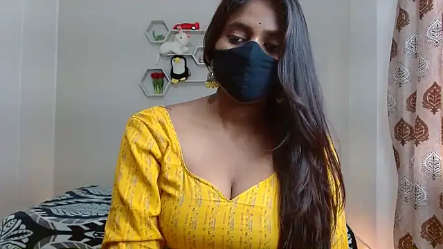 Hotginni4 online show from July 7, 1:04 pm