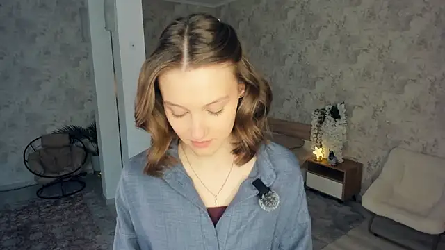 LianneBynon online show from February 6, 8:18 am