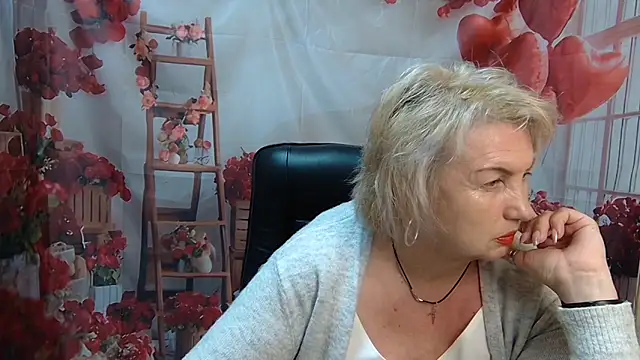 Snapshot of RenataDaster chatting on May 19, 4:57 pm RenataDaster online show from May 19, 4:57 pm