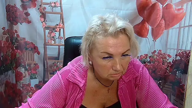 Snapshot of RenataDaster chatting on July 5, 4:47 pm RenataDaster online show from July 5, 4:47 pm