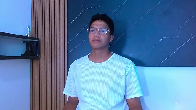 Snapshot of MaxWyatt_ chatting on June 20, 7:27 pm MaxWyatt online show from June 20, 7:27 pm