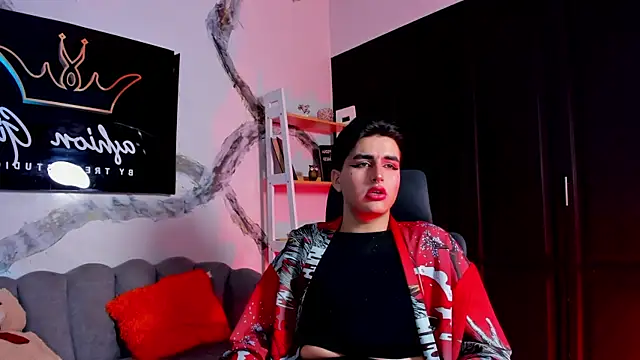 noahWolff  online show from February 16, 5:25 am