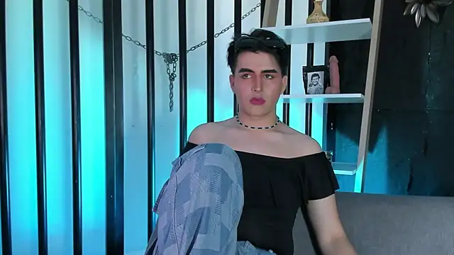 noahWolff  online show from February 19, 4:19 am