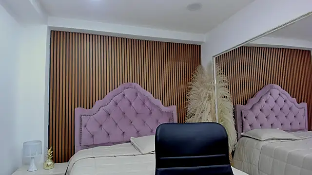 noahWolff  online show from March 9, 11:42 pm