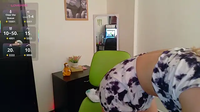 PaulaSantanaOf online show from April 11, 5:50 pm