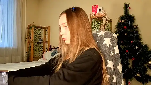 HoneyComfy online show from February 15, 11:08 am