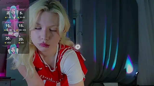 BladeSonya online show from April 5, 6:49 pm