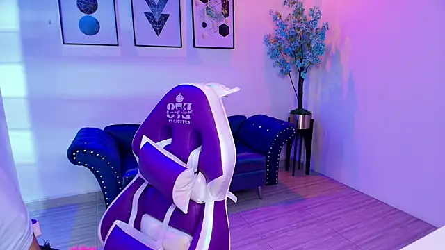 Maddie T18 online show from March 31, 11:43 am