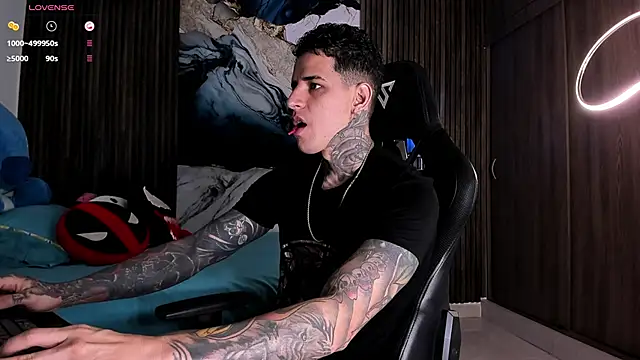 trisstann  online show from April 25, 5:10 pm