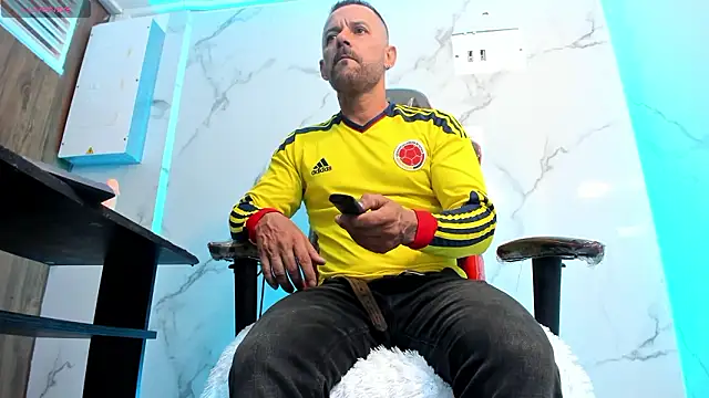 Snapshot of HardenedDad chatting on March 4, 7:31 pm HardenedDad online show from March 4, 7:31 pm