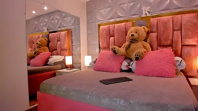 Paris Velvet online show from February 3, 10:04 pm