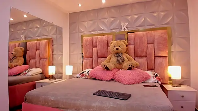 Paris Velvet online show from February 7, 10:13 pm