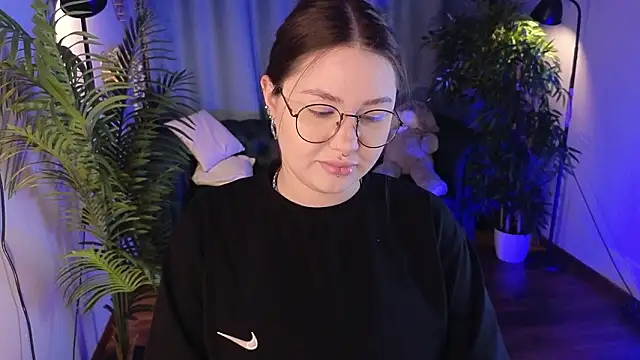 vanessaparadiza online show from February 12, 1:50 pm