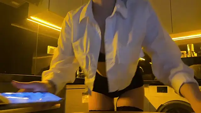 Snapshot of BlackFox_V chatting on March 5, 8:27 pm BlackFox V online show from March 5, 8:27 pm