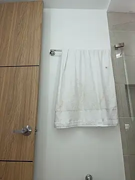 Chel   online show from April 13, 6:02 pm