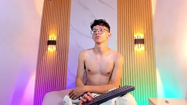 Christopher Hunter online show from March 6, 9:11 pm