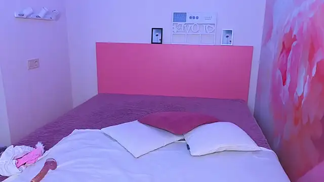 LuxSiren online show from April 11, 6:29 am