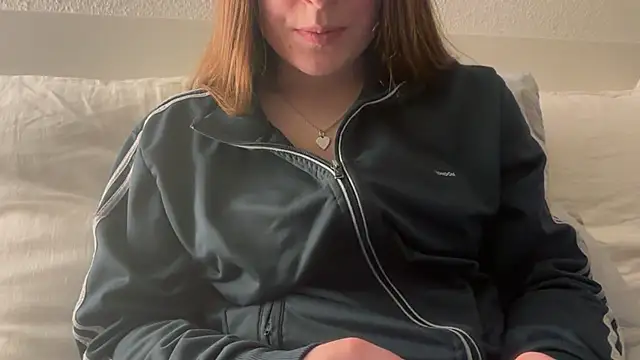 Lucyschickt online show from March 1, 6:43 pm