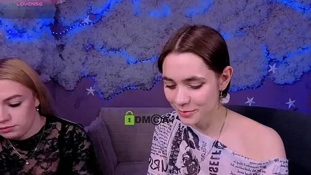 laurenmurrr online show from June 7, 9:24 am
