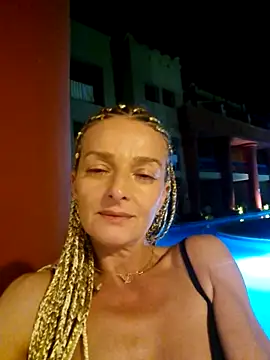 DeliaaSmith online show from April 7, 6:08 pm