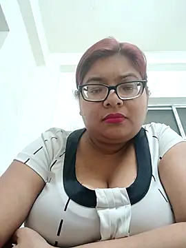 Elie Hallway online show from February 2, 6:17 pm