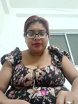 Elie Hallway online show from February 5, 8:02 pm