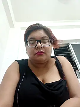 Elie Hallway online show from April 17, 7:17 pm