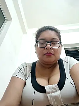 Elie Hallway online show from April 22, 6:31 pm