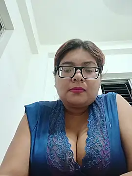 Snapshot of Elie_Hallway chatting on May 30, 7:00 pm Elie Hallway online show from May 30, 7:00 pm