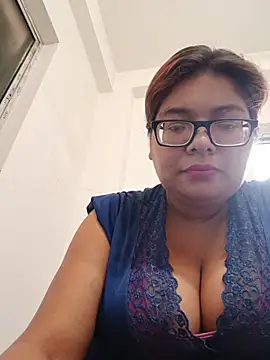 Snapshot of Elie_Hallway chatting on May 31, 8:32 am Elie Hallway online show from May 31, 8:32 am