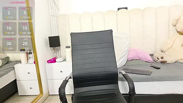 Snapshot of Abi_dolll chatting on February 23, 12:46 pm Abi dolll online show from February 23, 12:46 pm