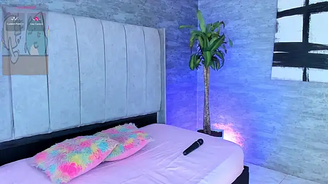 IsabellaRossi  online show from February 11, 12:10 pm